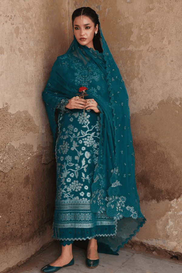 Classic 3-Piece Dress with Fine Embroidered