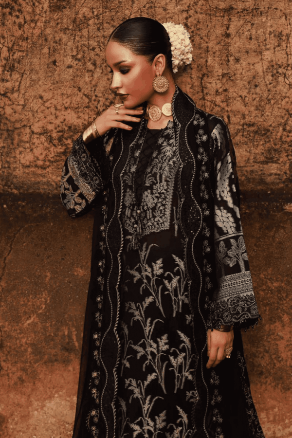 Classic 3-Piece Dress with Fine Embroidered